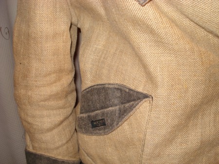 MODELE JUTE DETAIL POCHE DE LA VESTE